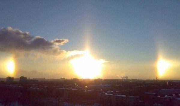 В небе над Челябинском появилось сразу «три светила»