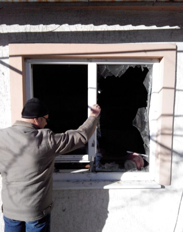 Житель Донбасса оценивает ущерб