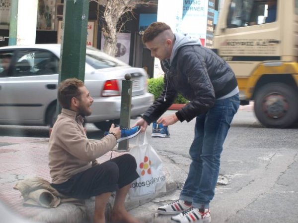 Помощь бездомному мужчине