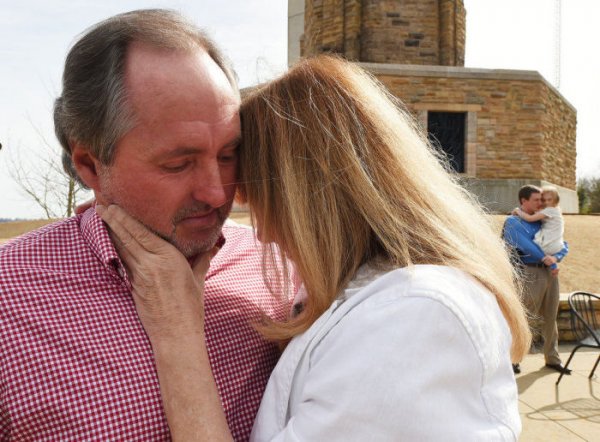 Спустя 42 года мужчина разыскал медсестру, заботившуюся о нем после тяжелой операции на сердце