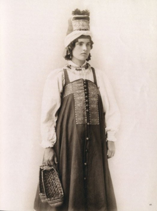 Старые фото женщин в традиционных русских нарядах