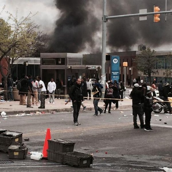 Из-за смерти афроамериканца в Балтиморе начались массовые беспорядки