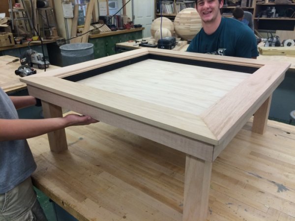 Американский старшеклассник построил журнальный столик с эффектом бесконечности