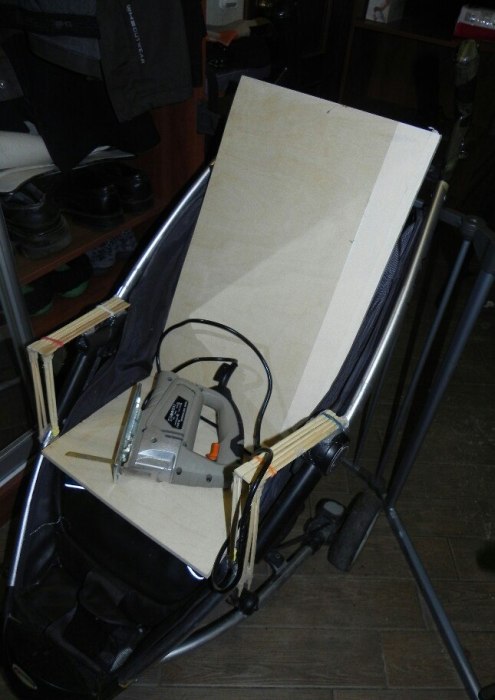 Фотоотчет и инструкция по созданию Железного трона из старой детской коляски