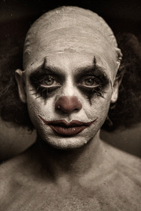 Клоуны из детских кошмаров в фотопроекте «Клоунвилль»