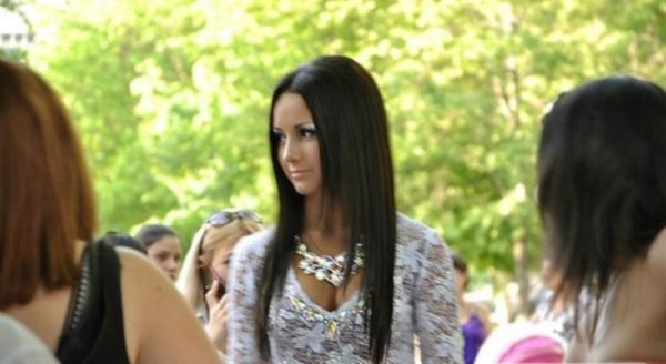 Харьковская выпускница в просвечивающем платье