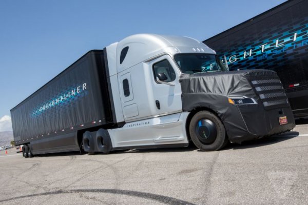 Премьера самоуправляемого грузового автомобиля от концерна Daimler