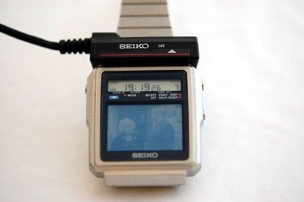 Первые в мире часы с телевизором. 1982 год