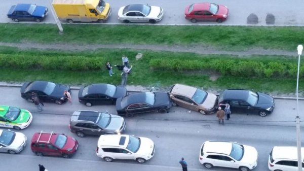 В Санкт-Петербурге потерпевшие избили пьяного водителя и сожгли его авто