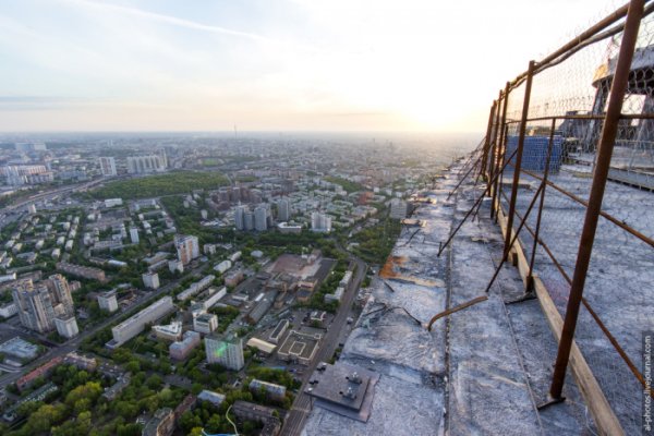 Московские руферы покорили самое высокое здание Европы – башню «Федерация Восток»