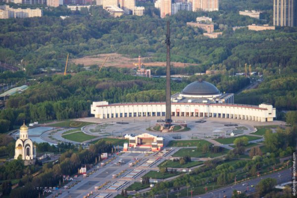 Московские руферы покорили самое высокое здание Европы – башню «Федерация Восток»