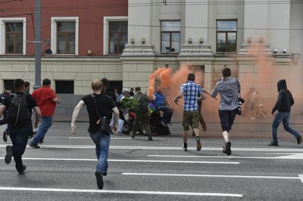 В Москве произошла потасовка между членами ЛГБТ-сообщества и православными активистами