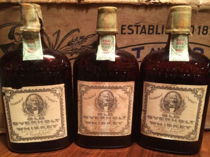 Американец купил полный ящик виски времен сухого закона
