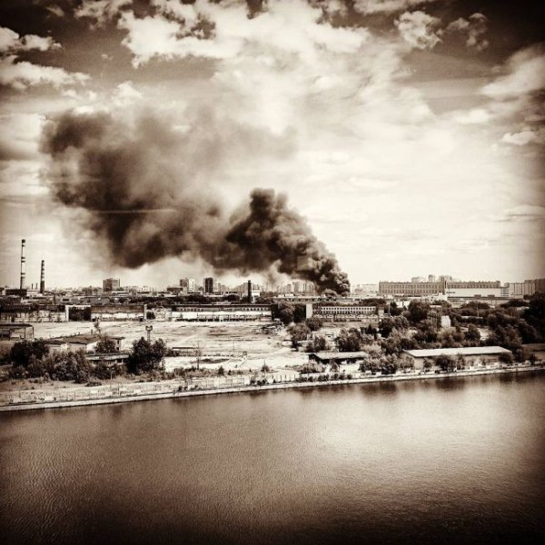 В Москве на бывшем заводе ЗИЛ произошел крупный пожар