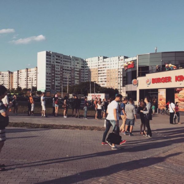 Открытие первого в Белоруссии ресторана Burger King вылилось в массовое наполнение тары бесплатными напитками