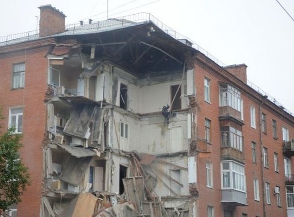 В Перми выясняют причины обвала подъезда 5-этажного дома