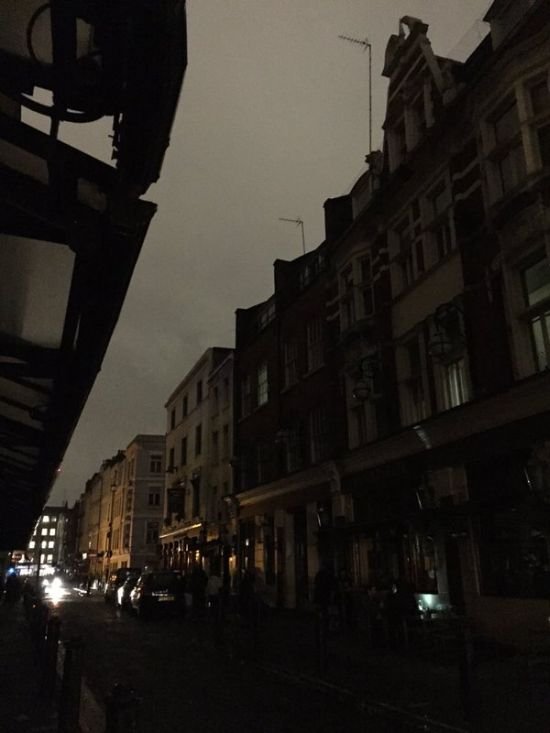 Центр Лондона на 2 часа остался без света