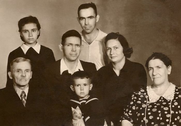 Фото знаменитостей в кругу семьи