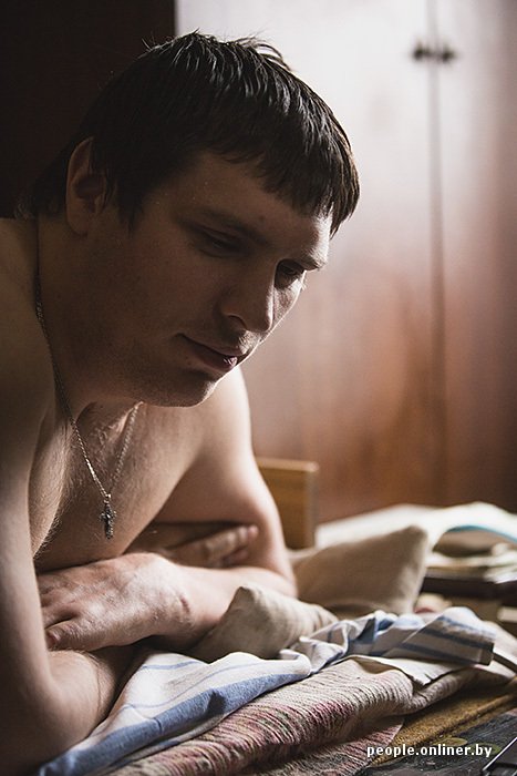 Сельский почтальон ушел с работы, чтобы ухаживать за парнем-инвалидом Сельский почтальон ушел с работы, чтобы ухаживать за парнем-инвалидом