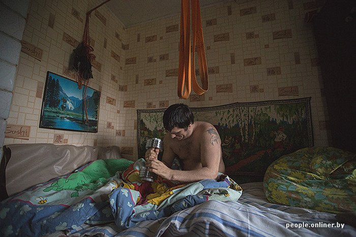 Сельский почтальон ушел с работы, чтобы ухаживать за парнем-инвалидом Сельский почтальон ушел с работы, чтобы ухаживать за парнем-инвалидом