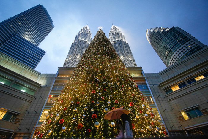 Новогодние елки в разных городах мира