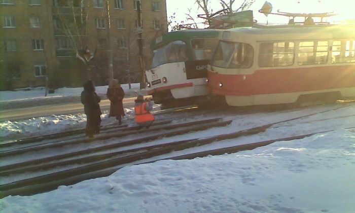 В Екатеринбурге столкнулись два трамвая
