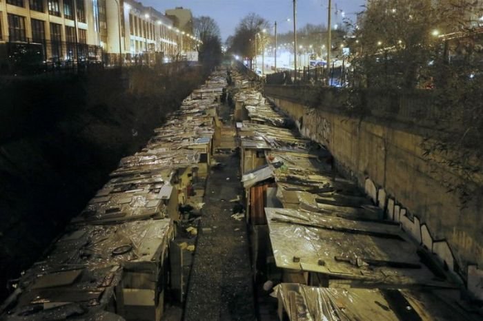 Цыганские трущобы на окраине Парижа