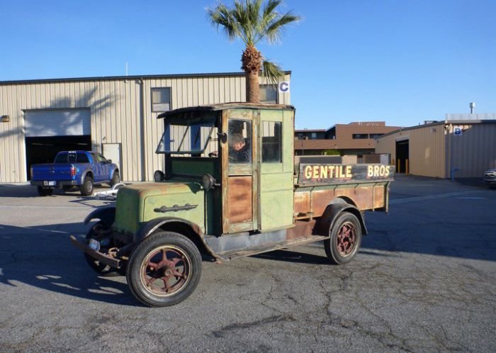 В США на продажу выставлен уникальный электрический грузовик 1928 года выпуска