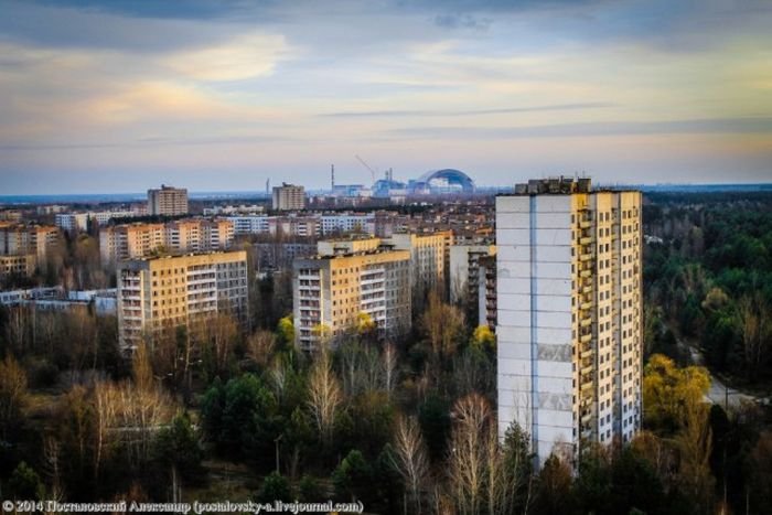 Вид на Припять, открывающийся с 16-этажек города