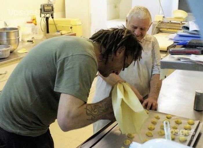 Во Франции мужчина продал свою пекарню бездомному за 1 евро