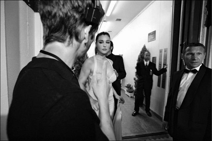  Фотосессия Моники Белуччи за кулисами 56-го Каннского кинофестиваля, 2003 год