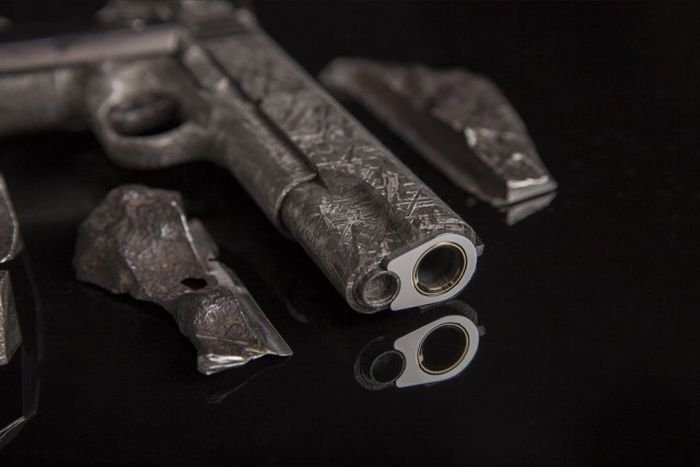  Американцы создали пистолет из метеорита за 4,5 млн долларов