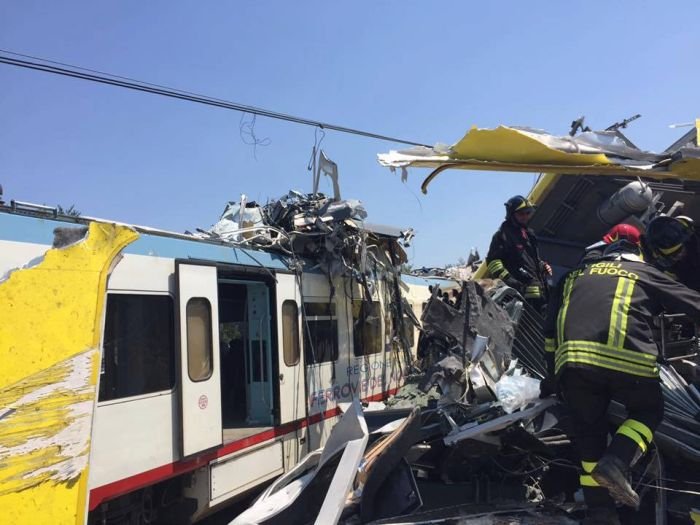  В Италии столкнулись два пассажирских поезда