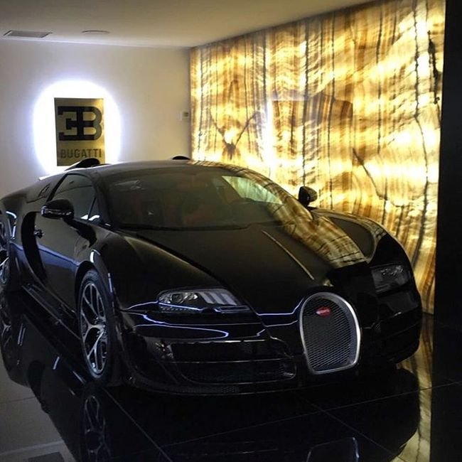  Криштиану Роналду купил гиперкар Bugatti Veyron