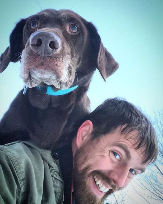  Парень путешествует со своей собакой, больной раком