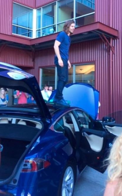         Tesla        Tesla Model S