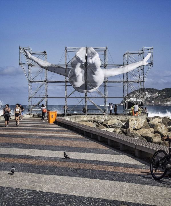 Строительные леса в Рио-де-Жанейро украсили гигантские изображения спортсменов