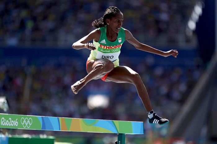  На Олимпиаде в Рио бегунья из Эфиопии пробежала 1,5 км в одном кроссовке