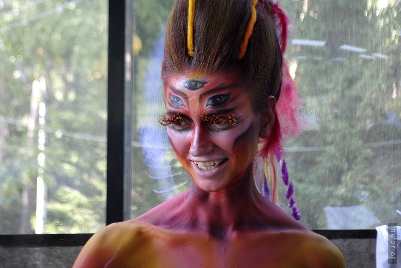 Девушка-мутант стала лучшей на сибирском фестивале боди-арта