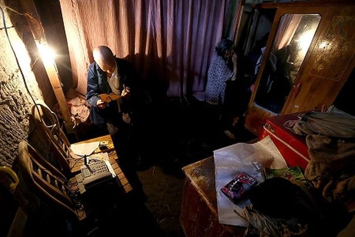  В Китае пожилая пара более 50 лет прожила в пещере (8 фото)