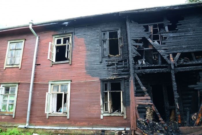  Костромская пара поджигала дома и машины, чтобы делать селфи на фоне пожара (11 фото)