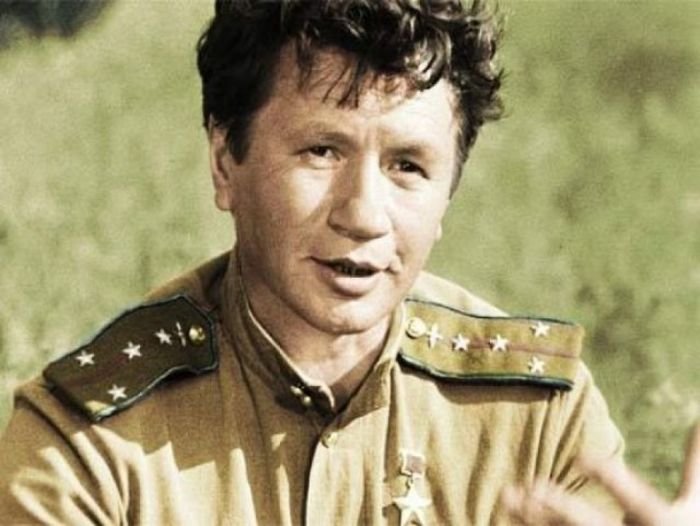 Звезды, ушедшие из жизни в результате автокатастроф (58 фото) Звезды, ушедшие из жизни в результате автокатастроф (58 фото)