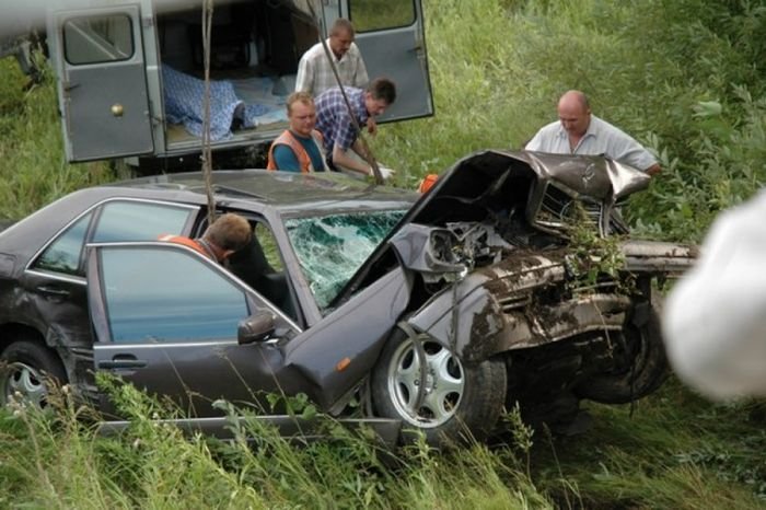 Звезды, ушедшие из жизни в результате автокатастроф (58 фото) Звезды, ушедшие из жизни в результате автокатастроф (58 фото)