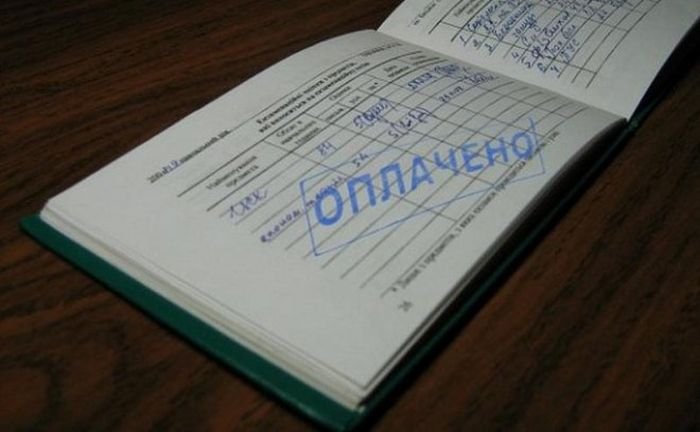 В Приморье двух студенток приговорили к ограничению свободы за дачу взятки (2 фото)