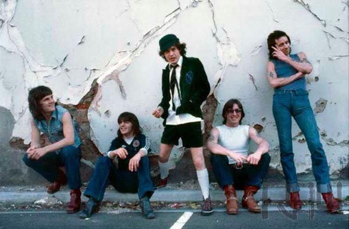  Культовые рок-группы в начале своей карьеры (21 фото)