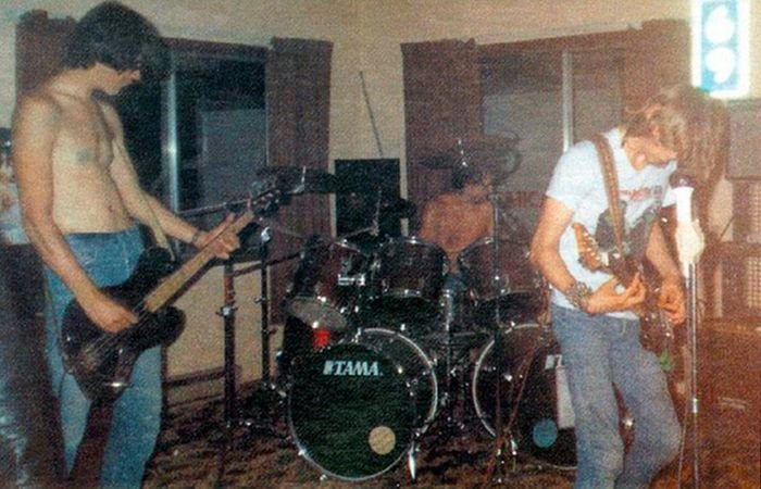  Культовые рок-группы в начале своей карьеры (21 фото)