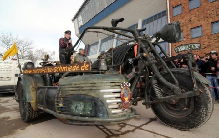  Немцы построили самый тяжелый в мире мотоцикл с двигателем от советского танка (10 фото)