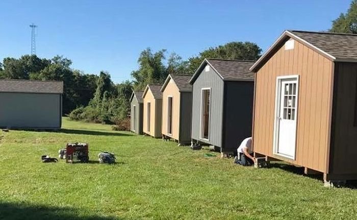  В США построили деревню для бездомных ветеранов американской армии (7 фото)