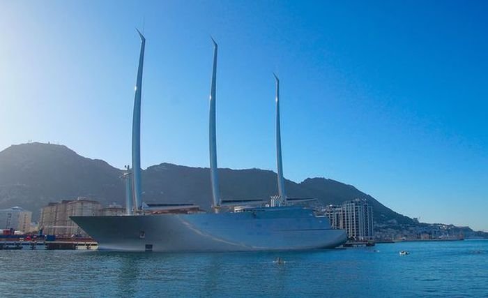  Яхта российского миллиардера Андрея Мельниченко Sailing Yacht A на испытаниях в Гибралтаре (6 фото)