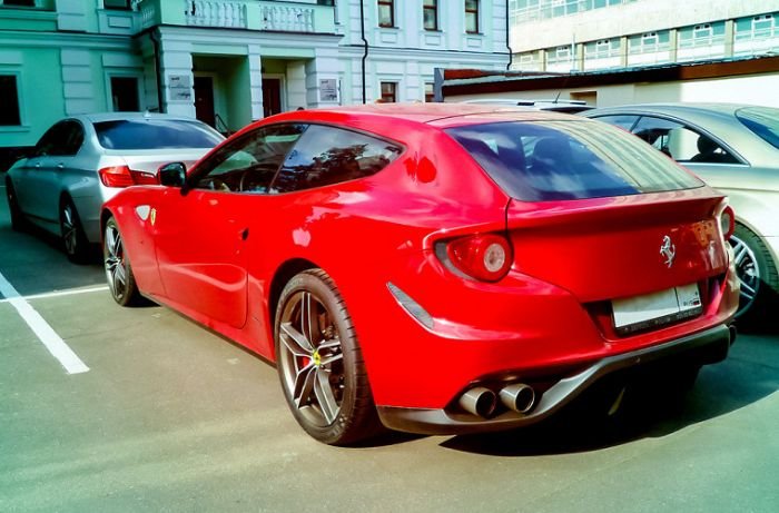     19        Ferrari FF (3 )